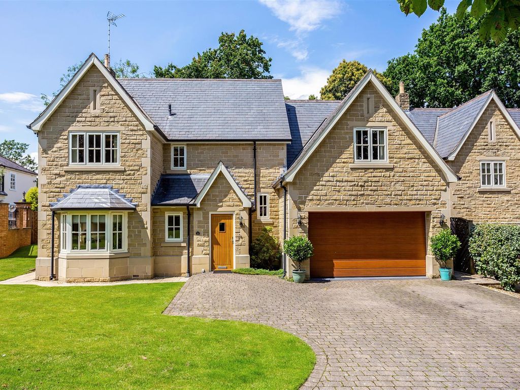 5 bed detached house for sale in Crow Hill Rise, Mansfield NG19, £