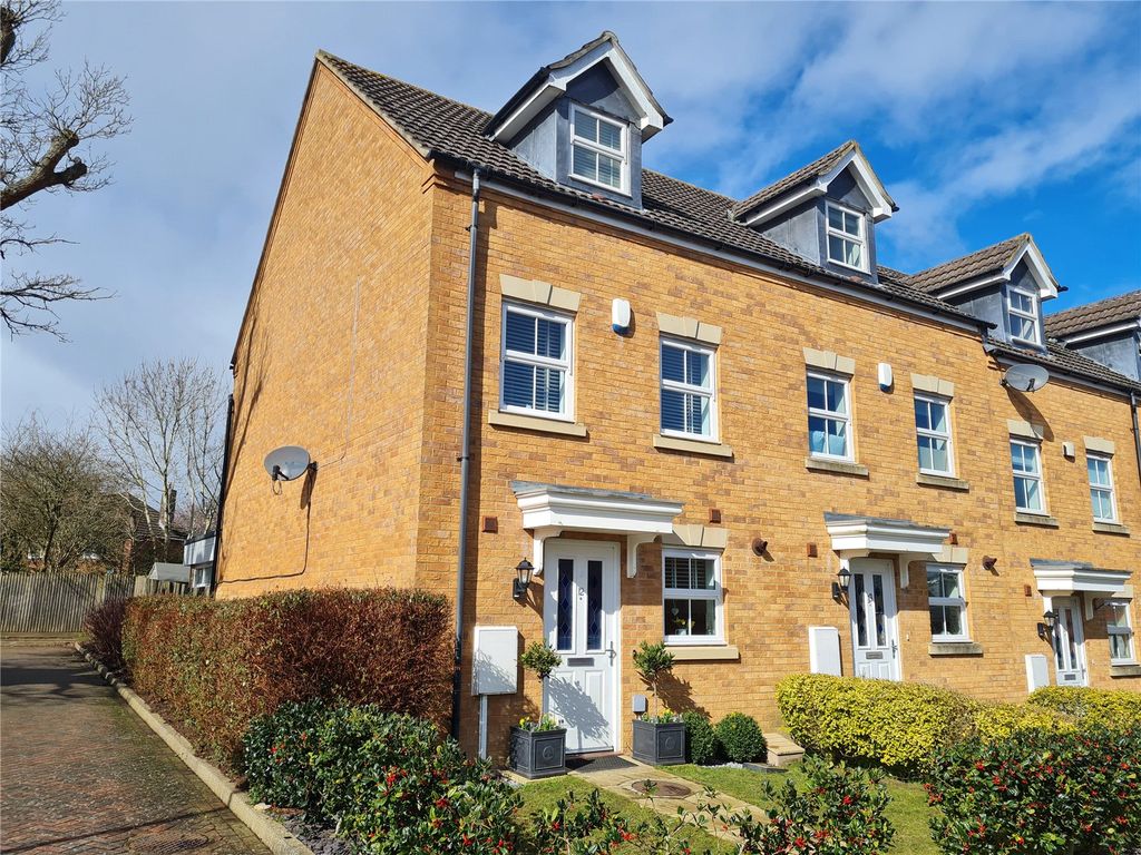 3 bed end terrace house for sale in Curchin Close, Biggin Hill