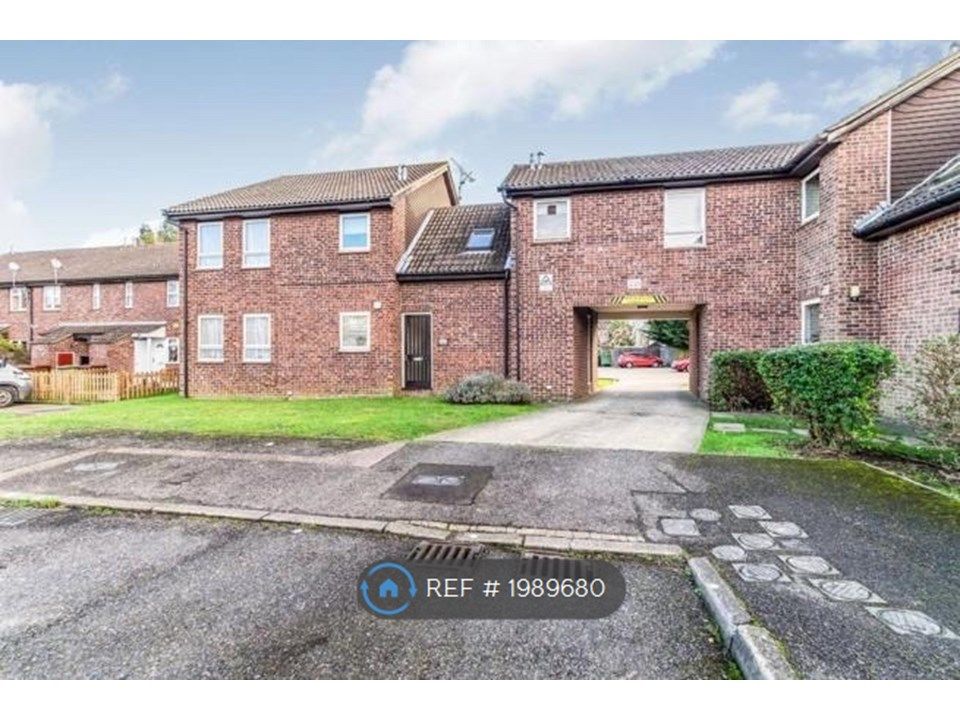 Studio to rent in Shepperton Close, Chatham ME5, £815 pcm Zoopla