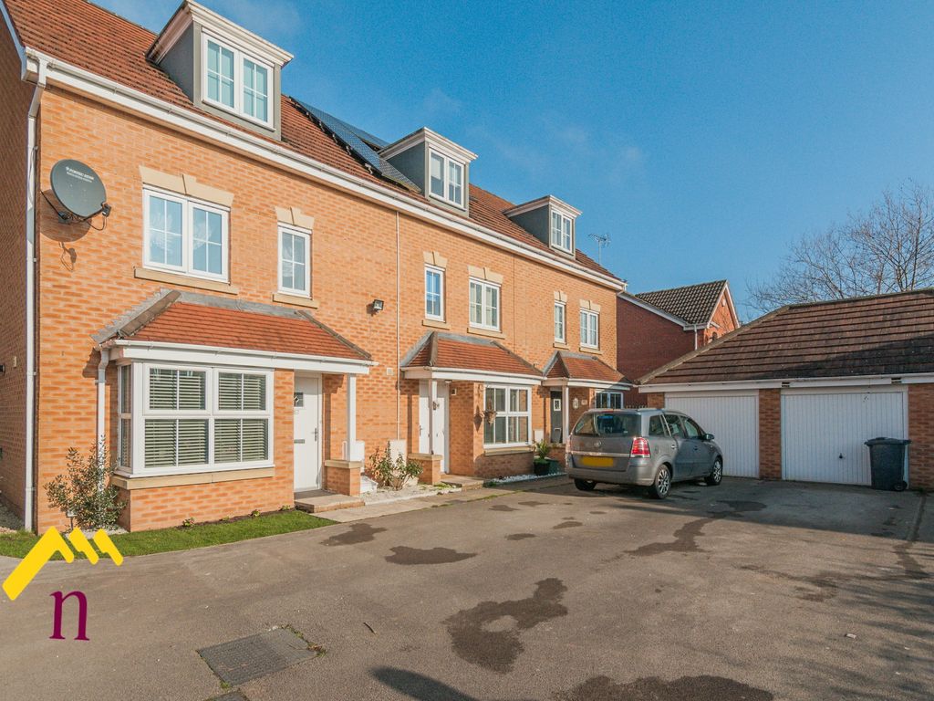 4 bed town house for sale in Sargeson Road, Armthorpe, Doncaster DN3