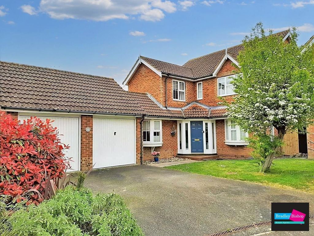 4 bed detached house for sale in Atkinson Walk, Kennington, Ashford