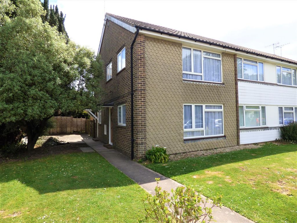2 bed flat to rent in Copse View, East Preston, Littlehampton BN16, £