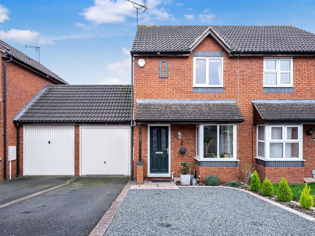 2 bed semidetached house for sale in Chesterton Drive, Sydenham