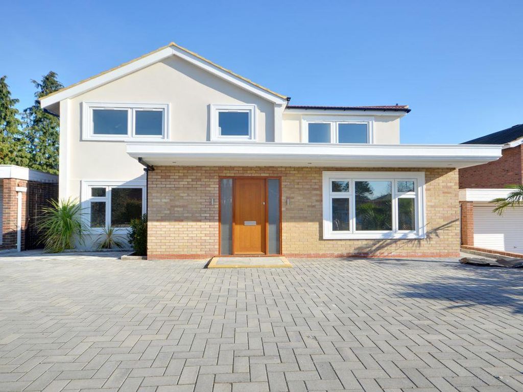 5 bed detached house to rent in Lodore Green, Ickenham, Uxbridge UB10