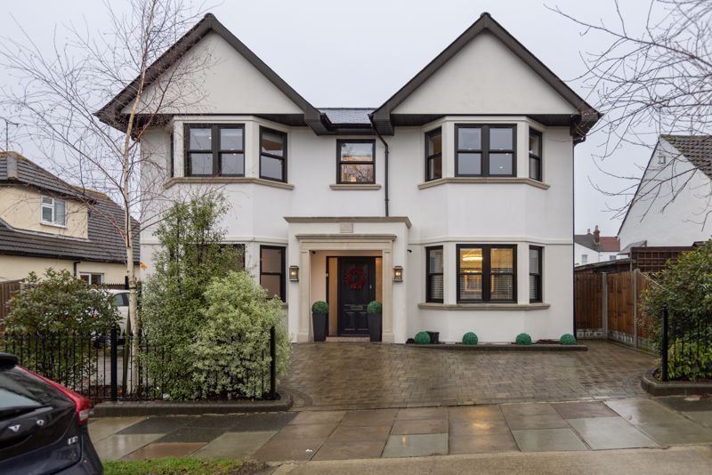 4 bed detached house for sale in Flemming Avenue, LeighOnSea SS9, £