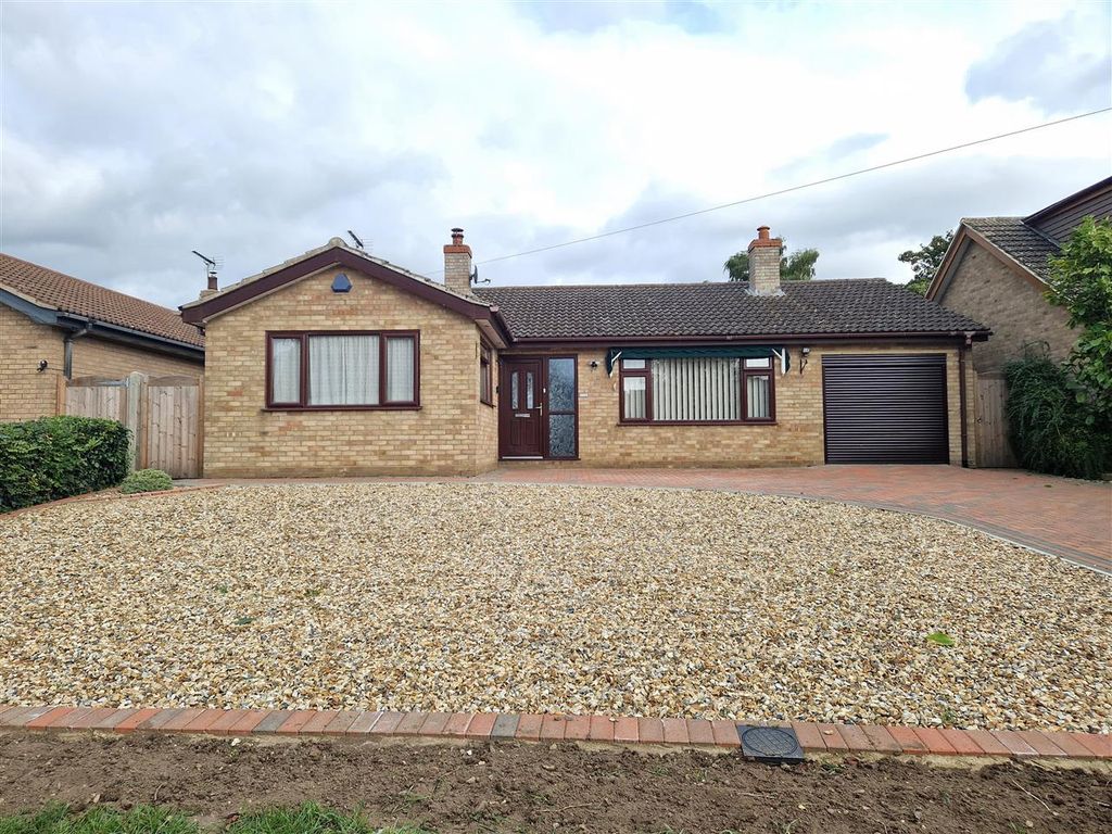 3 bed bungalow to rent in East Fen Road, Isleham, Ely CB7, £1,495 pcm Zoopla