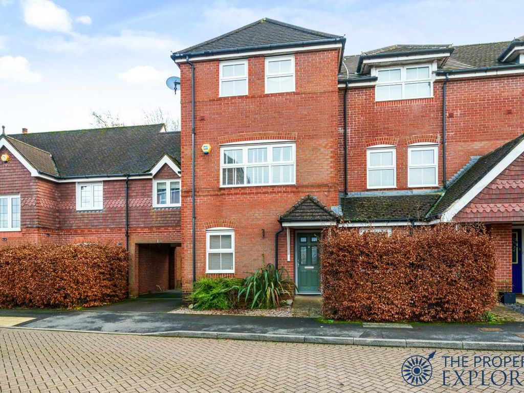 4 bed town house for sale in Britannia Drive, Beggarwood, Basingstoke