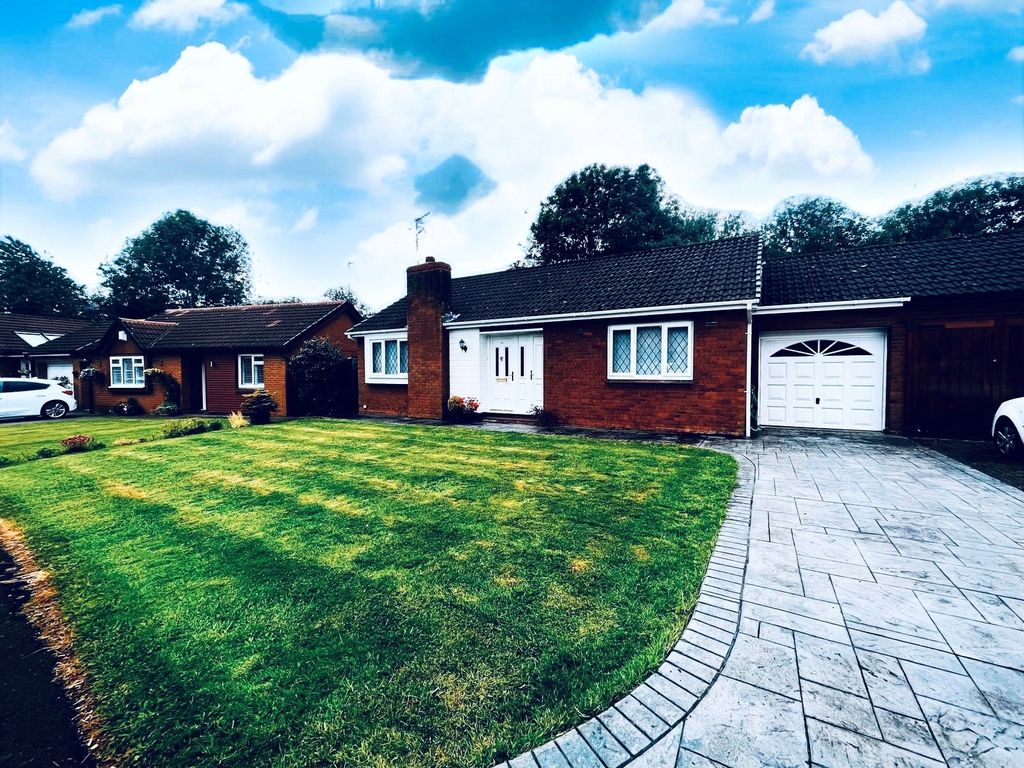 2 bed bungalow for sale in Bowmont Close, Cheadle Hulme, Cheadle SK8