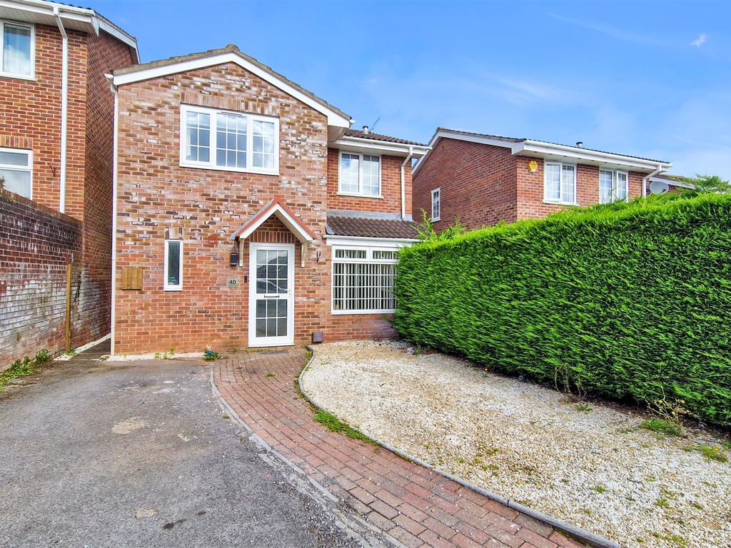 4 bed detached house for sale in Bramblewood Road, Worle, WestonSuper