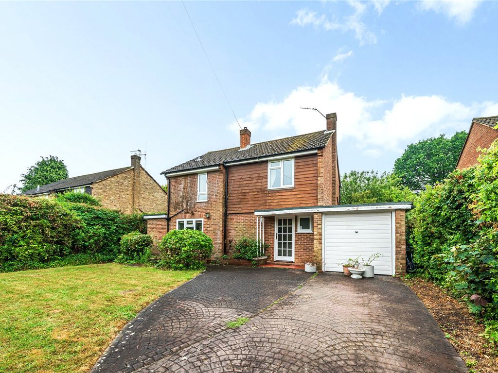 3 bed parking/garage for sale in Crossway, Chesham HP5, £750,000 Zoopla