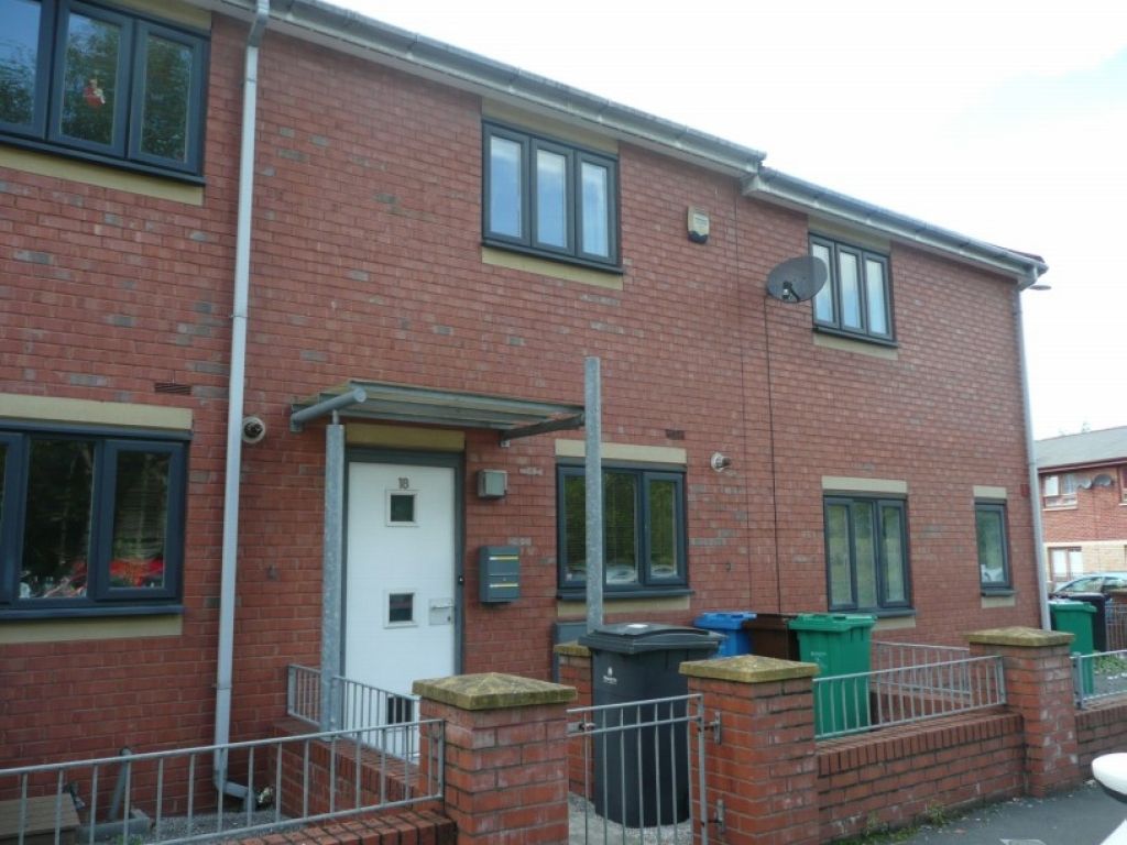 2 bed terraced house to rent in Leaf Street, Hulme, Manchester M15, £