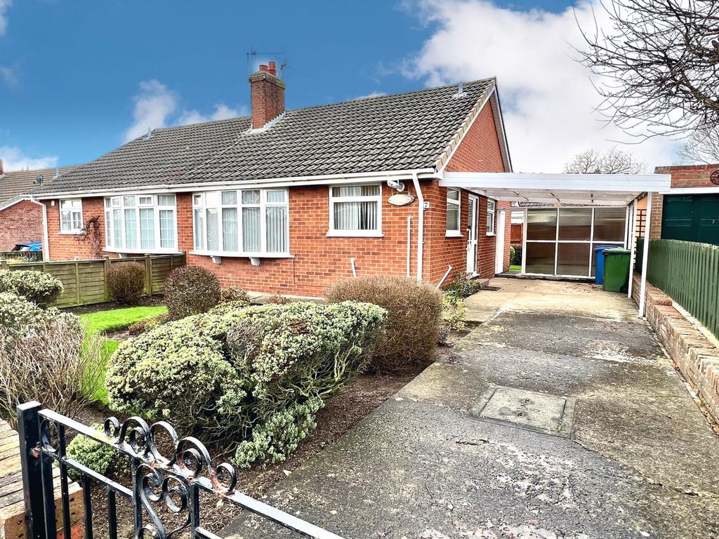 2 bed semidetached bungalow for sale in Harford Road, Cayton