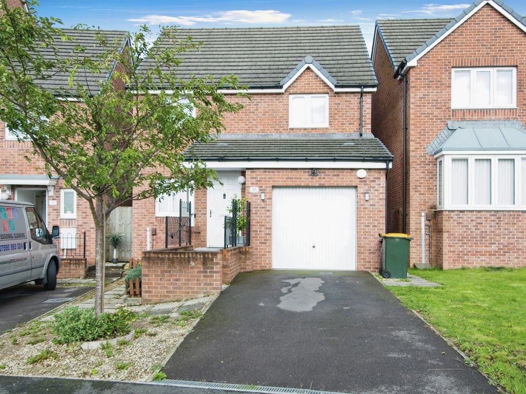 3 bed detached house for sale in Elgar Avenue, Newport NP19, £270,000