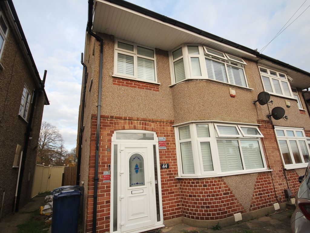 Room to rent in Alderney Gardens, Northolt UB5, £1,100 pcm Zoopla