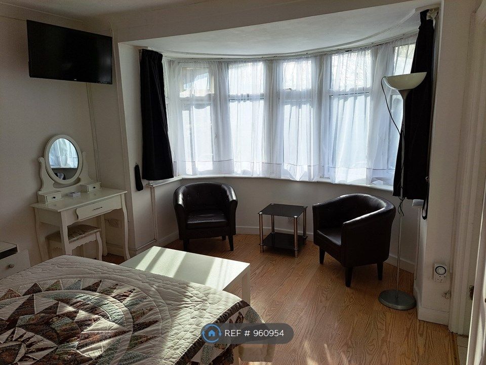 Room to rent in Priory Gardens Hanger Lane, London W5 Zoopla