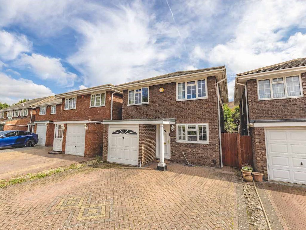 4 bed detached house for sale in Lambert Avenue, Langley SL3 Zoopla