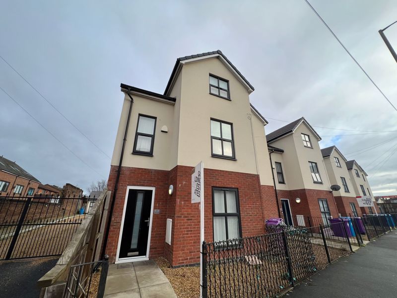 4 bed property to rent in Green Lane, Stoneycroft, Liverpool L13, £