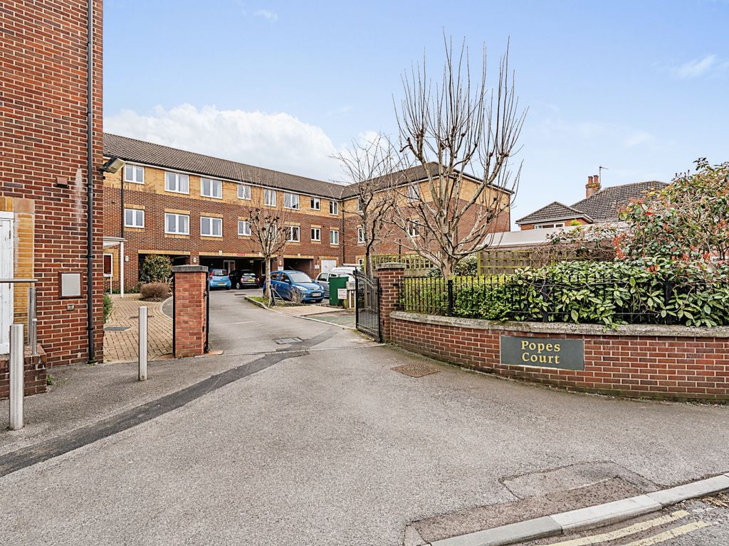 1 bed flat for sale in Popes Lane, Totton, Southampton, Hampshire SO40
