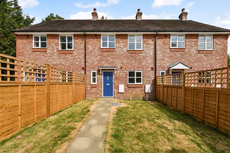 New home, 3 bed property for sale in Netherwood Close, Midhurst GU29