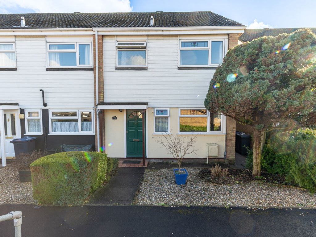 3 bed end terrace house for sale in Gatwick Close, Stortford
