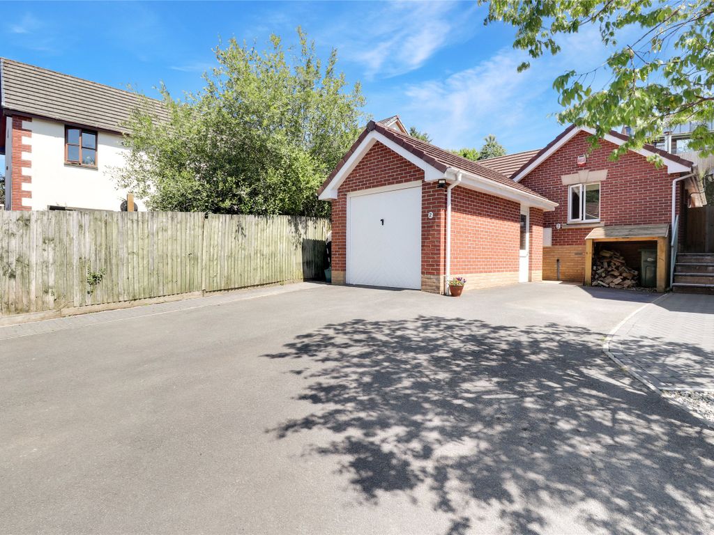 3 bed detached bungalow for sale in Foxglove Close, Barnstaple EX32, £