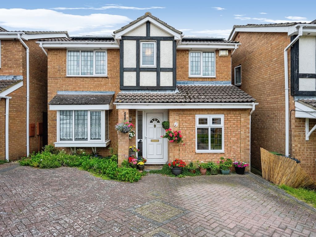 4 bed detached house for sale in Kilmarnock Drive, Luton LU2, £475,000