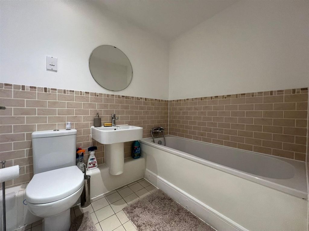 2 bed flat to rent in London Road, Croydon CR0, £2,000 pcm Zoopla