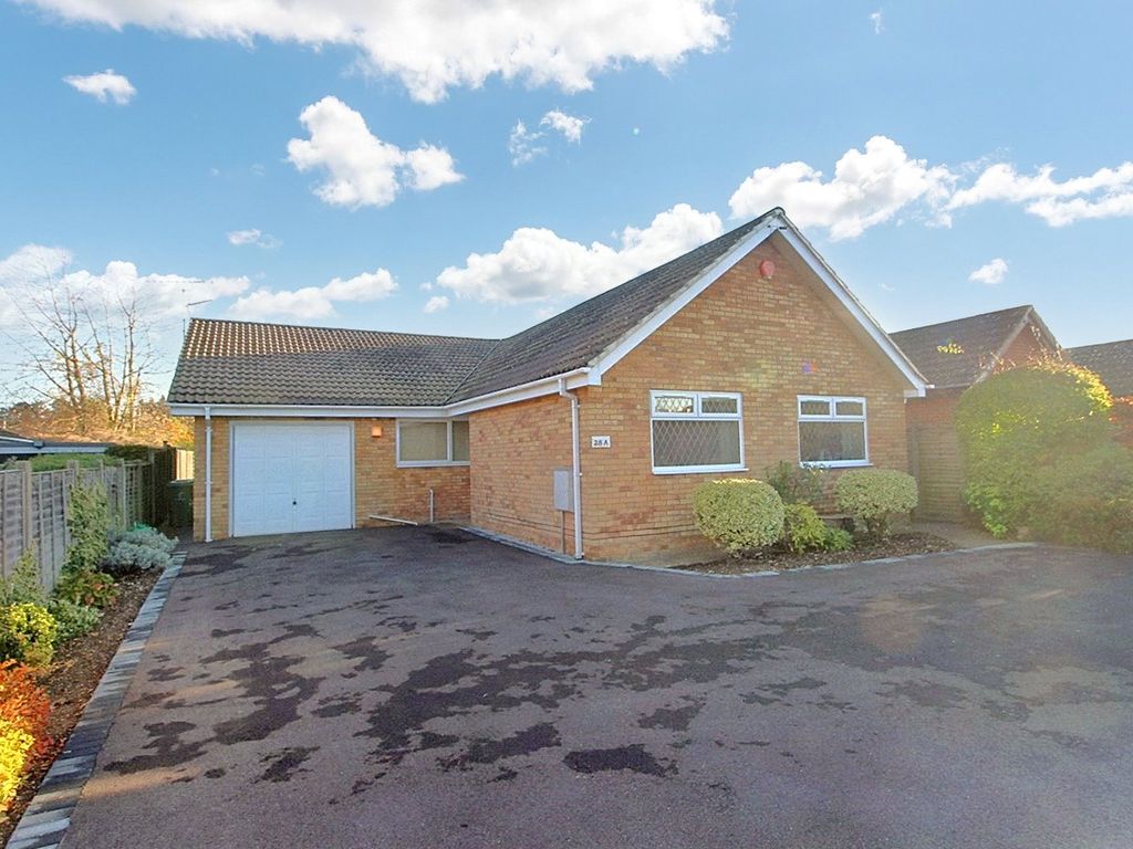 3 bed bungalow for sale in Pondtail Road, Fleet, Hampshire GU51, £