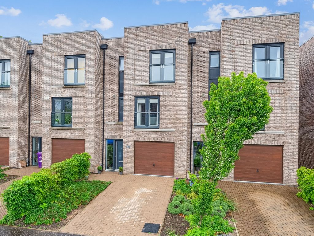 4 bed town house for sale in Riverford Gardens, Shawlands, Glasgow G43