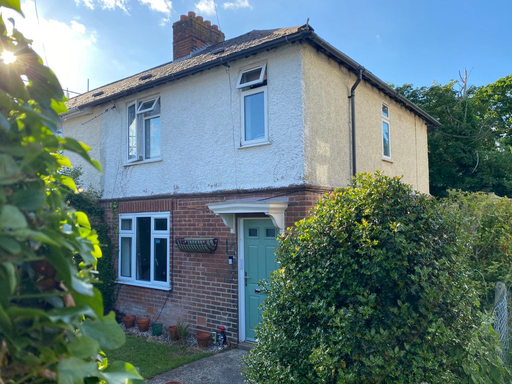 2 bed end terrace house for sale in Highfield Road, Newport PO30, £