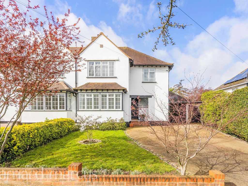 4 bed semidetached house for sale in Warnham Court Road, Carshalton
