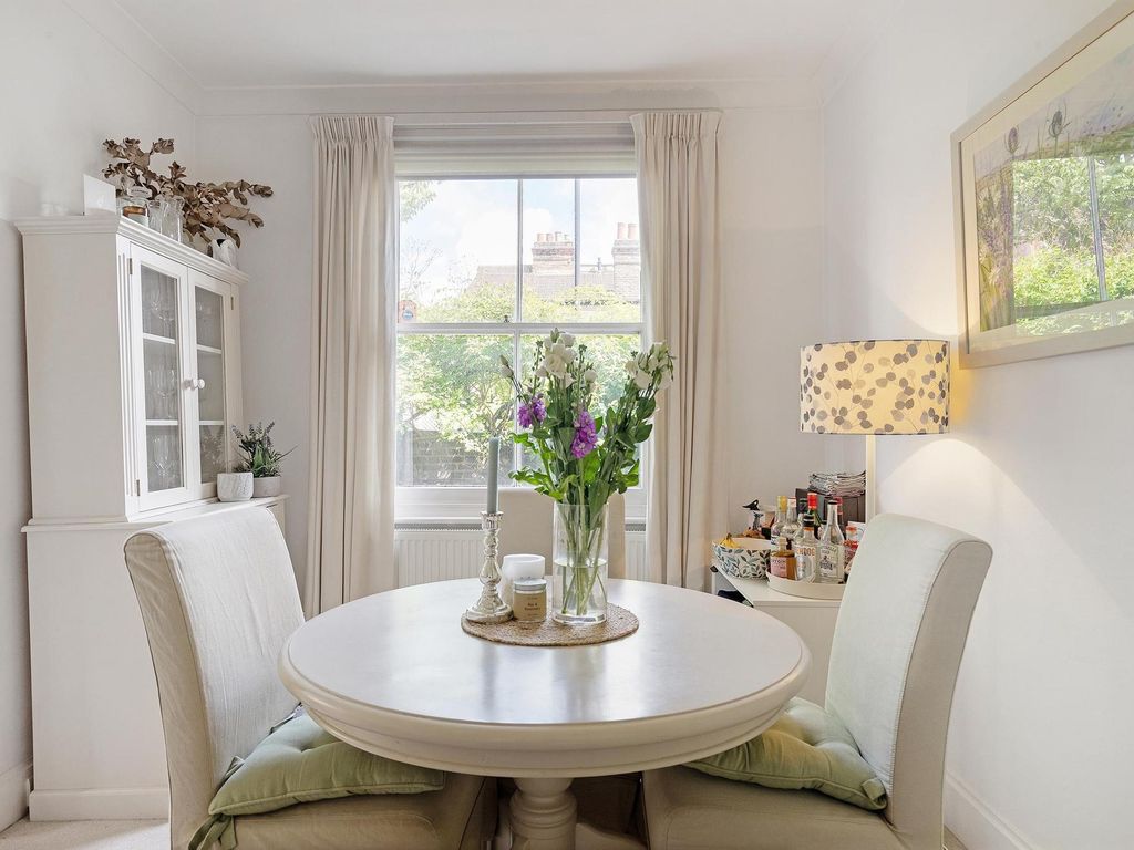 2 bed detached house to rent in Southfield Road, Chiswick, London W4