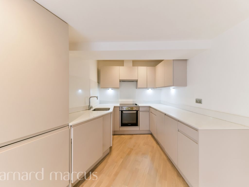 2 bed flat to rent in Station Approach, Tadworth KT20, £1,700 pcm Zoopla