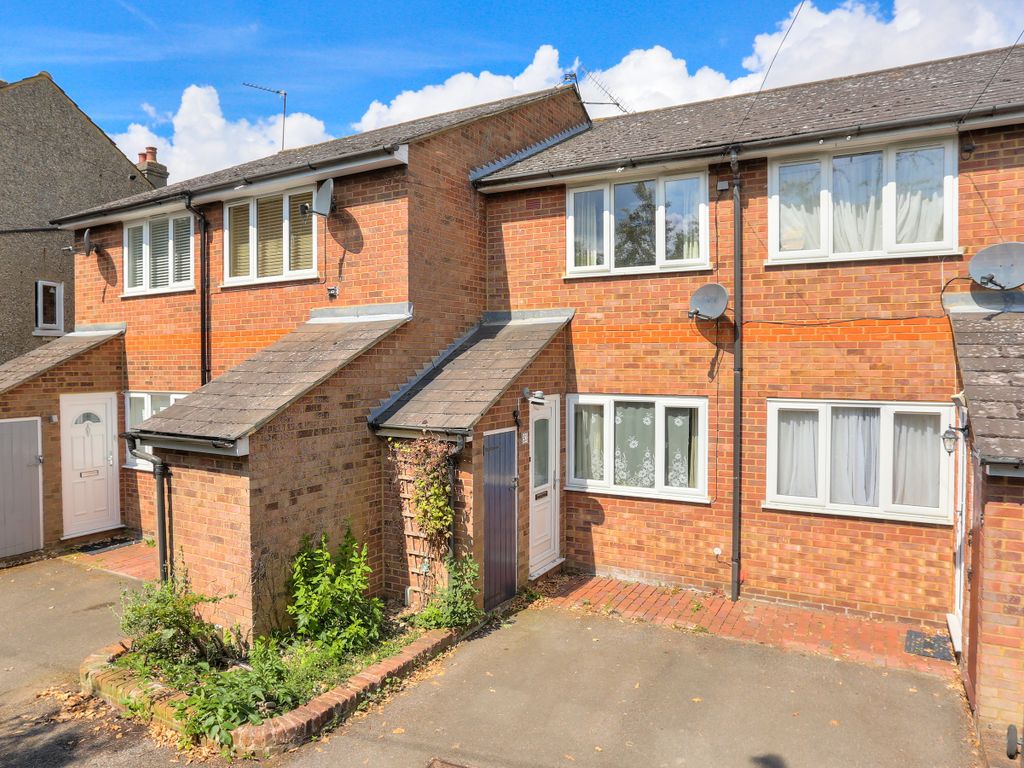 2 bed detached house to rent in Upper Heath Road, St Albans, Herts AL1