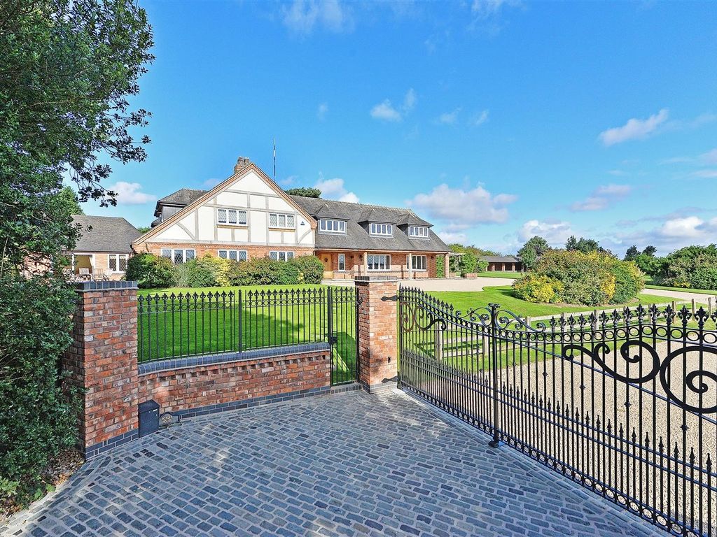 5 bed detached house for sale in Hillwood Road, Sutton Coldfield B75, £