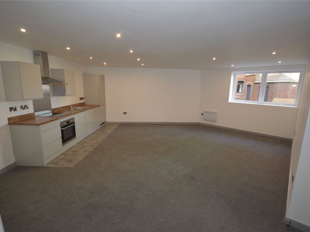 2 bed flat to rent in Church Street, Wolverhampton, West Midlands WV2