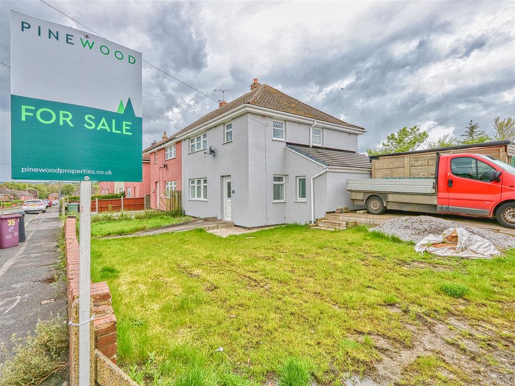 3 bed semidetached house for sale in Meadow Road, Holmgate, Clay Cross