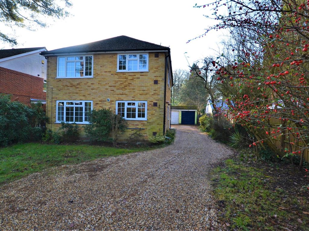 2 bed flat for sale in Aldershot Road, Fleet GU51 Zoopla