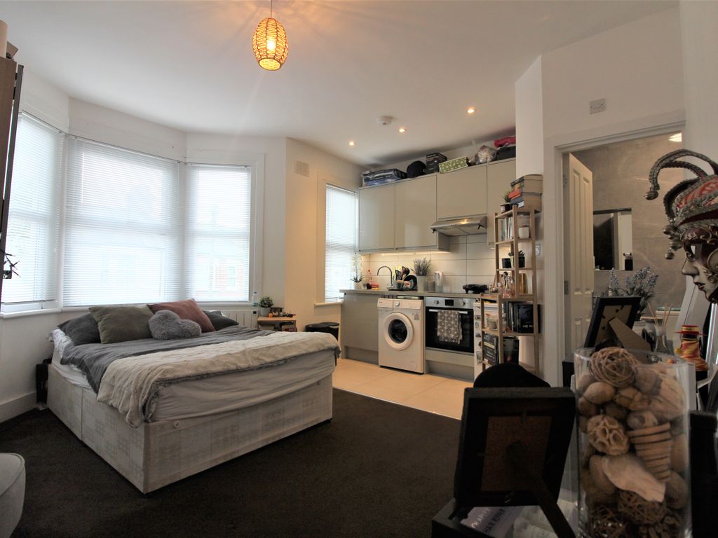 Studio to rent in Kitchener Road, London N17, £1,050 pcm Zoopla