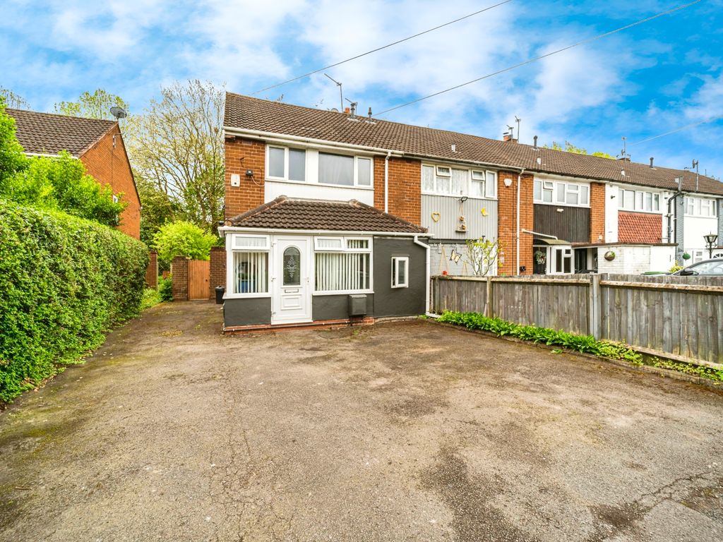 3 bed semidetached house for sale in Berkshire Close, West Bromwich