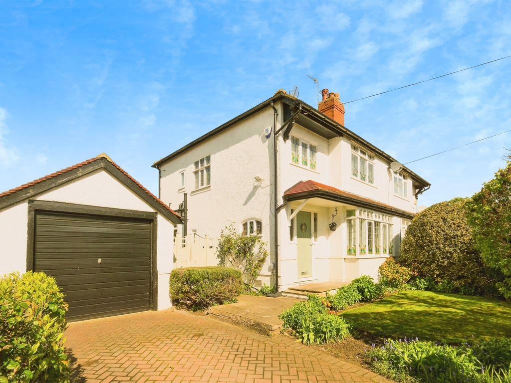 3 bed semidetached house for sale in Wyncliffe Gardens, Moortown