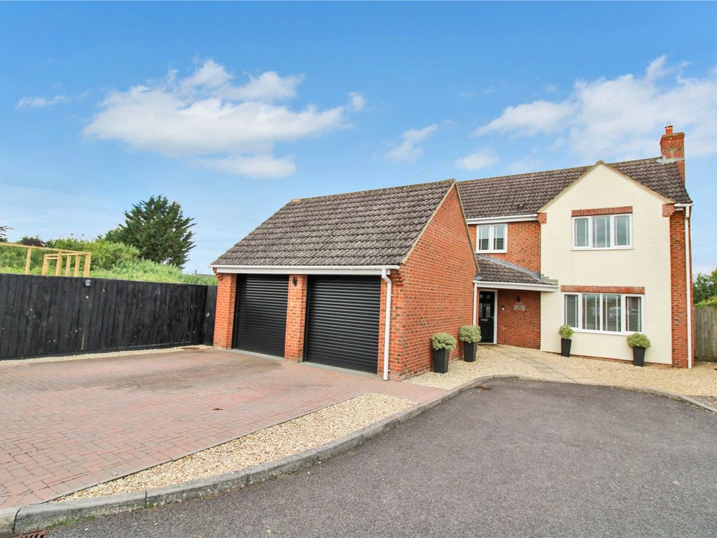 4 bed detached house for sale in Gleed Close, Purton, Swindon