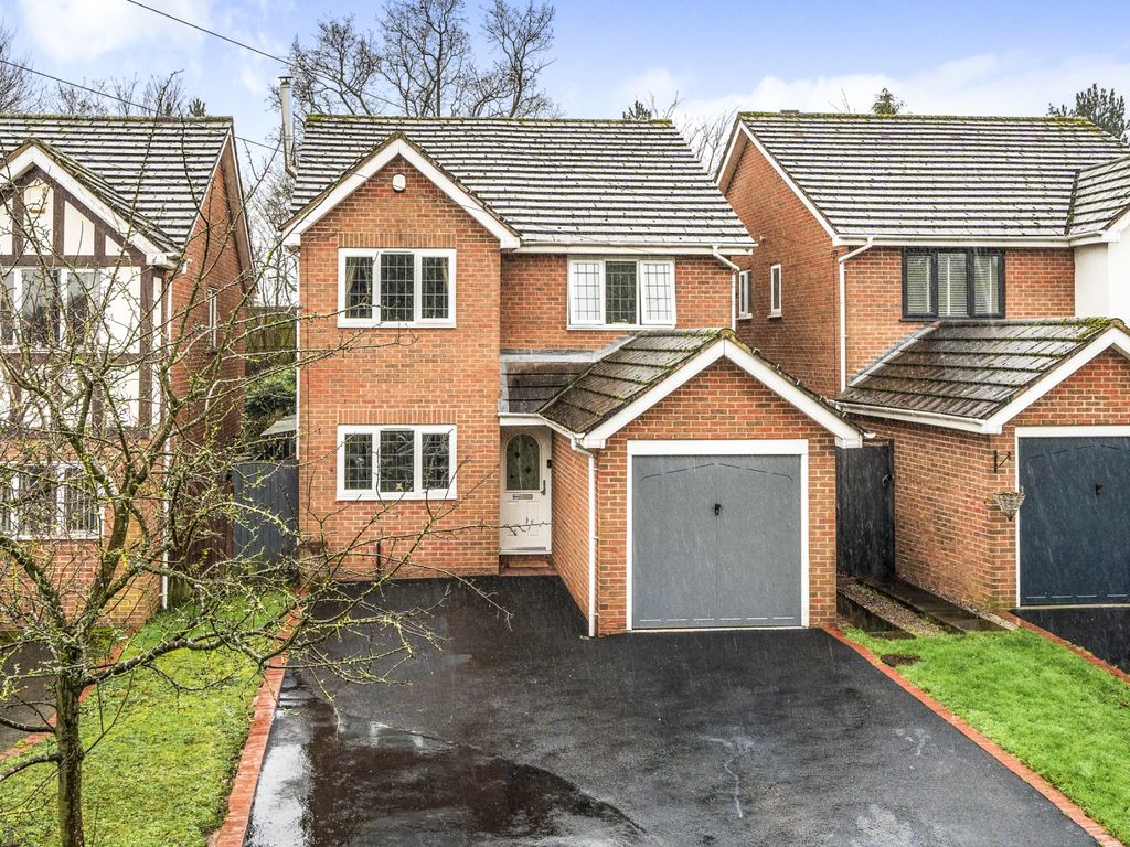 4 bed detached house for sale in Leafield Road, Solihull B92, £450,000