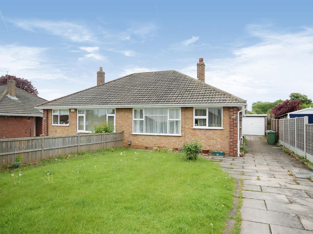 2 bed semidetached bungalow for sale in Glebelands Close, Garforth