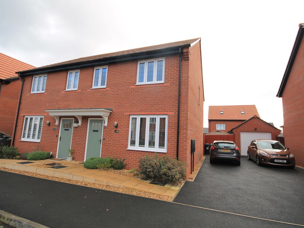 3 bed semidetached house to rent in Wheatfield Drive, Crewe CW1, £