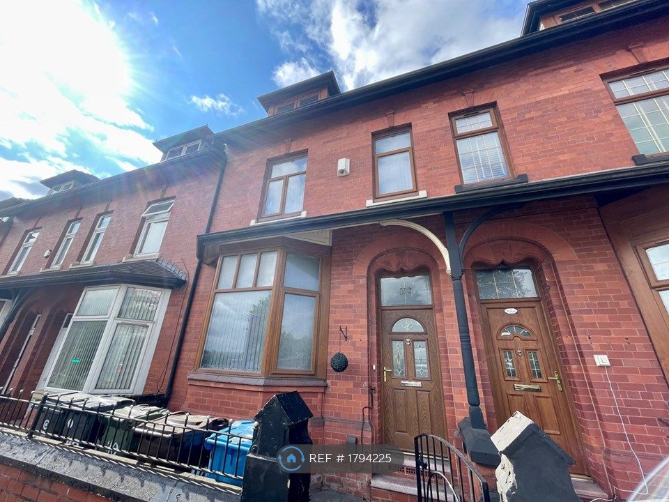 Room to rent in Park Road, Oldham OL8, £550 pcm Zoopla