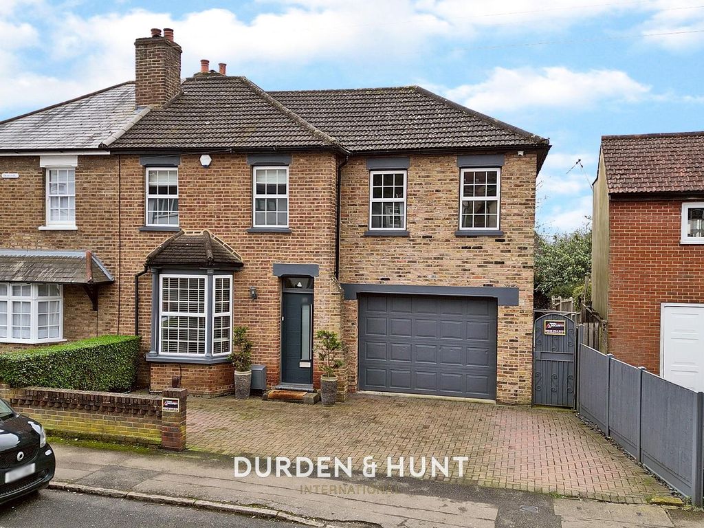 4 bed semidetached house for sale in Englands Lane, Loughton IG10, £