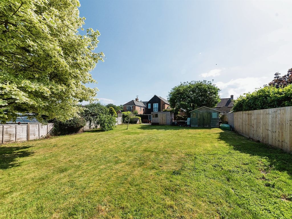 4 bed property for sale in High Street, Titchmarsh, Kettering NN14, £