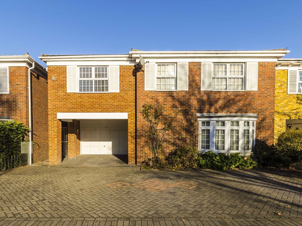 6 bed detached house for sale in Cotswold Close, Kingston Upon Thames
