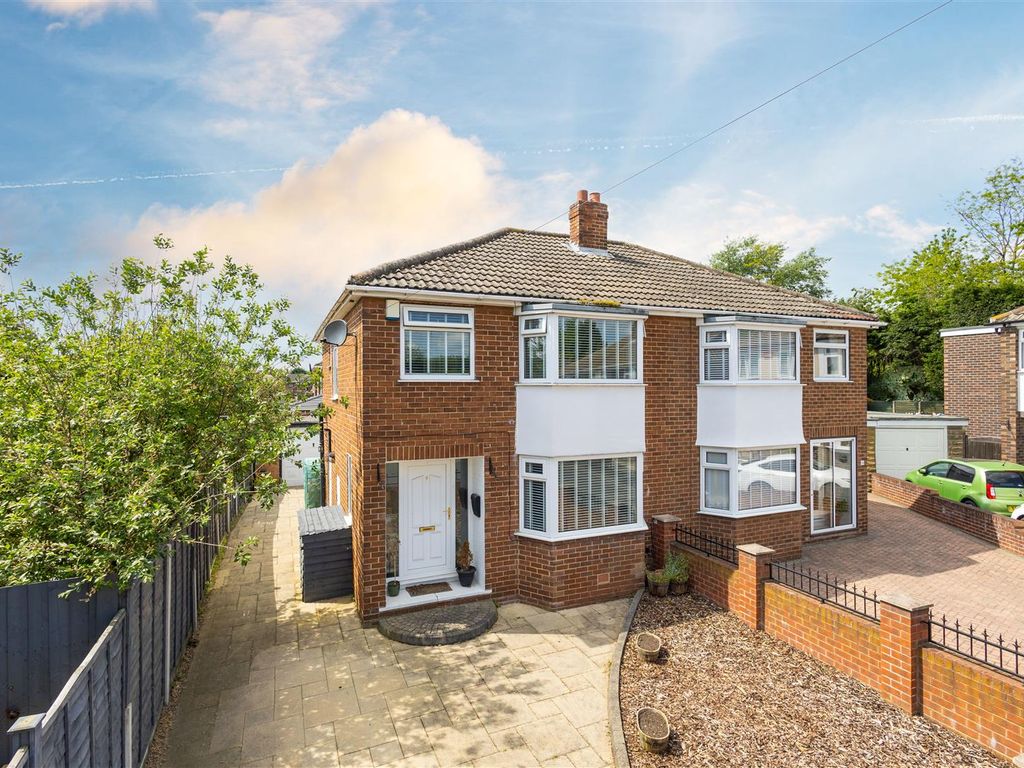 3 bed semidetached house for sale in Richmond Court, Rothwell, Leeds